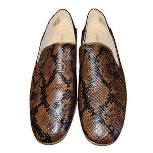 Clarks woman femmes Brown snake‎ print Loafers 9.5